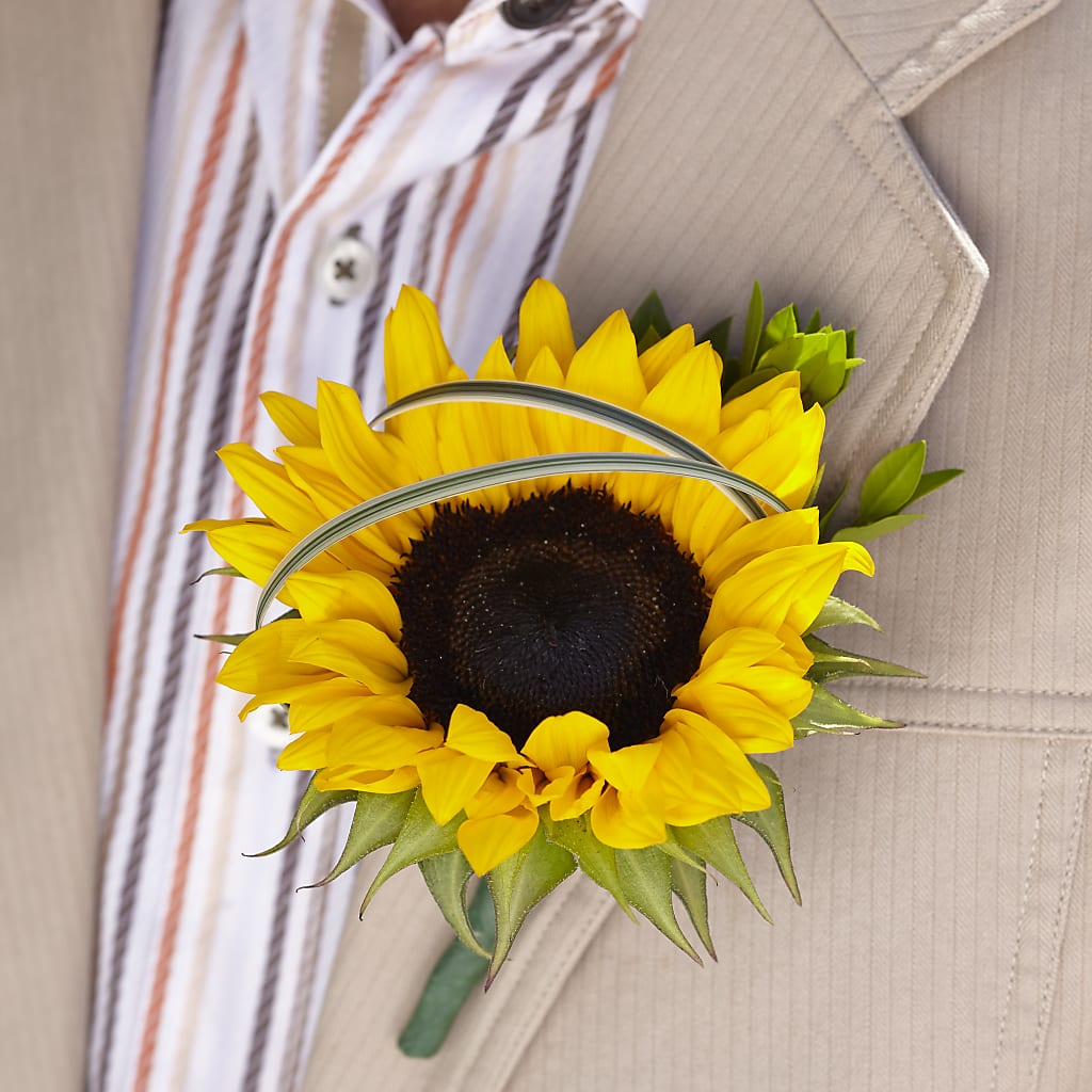 Free Spirit Boutonniere – Vanessa Florist Corp, Brooklyn NY