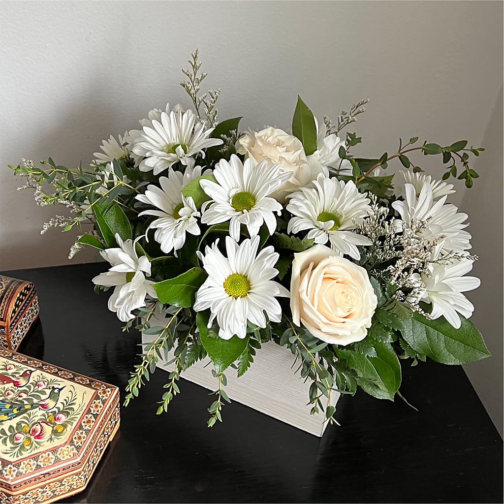 Fresh Linen Box Bouquet –  Vanessa Florist Corp, Brooklyn NY