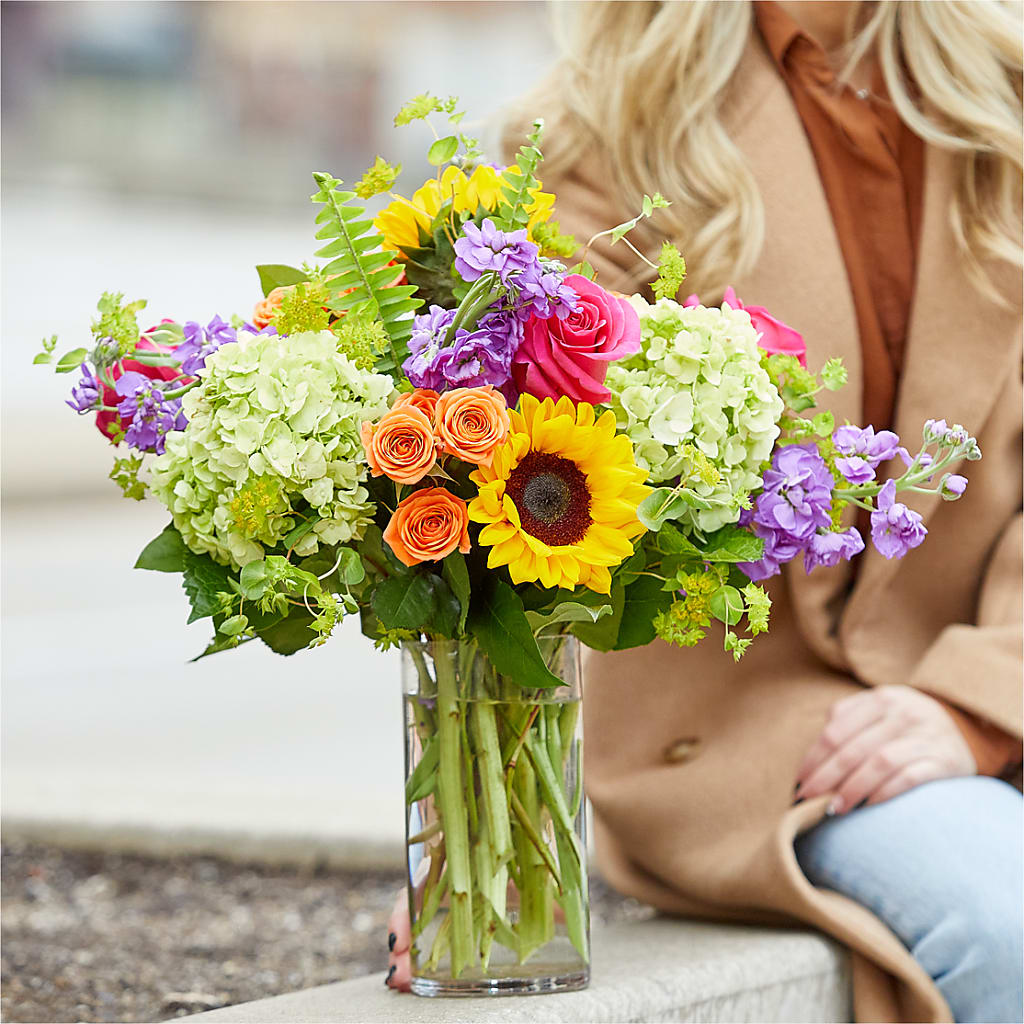 Vibrant Greetings Bouquet –  Vanessa Florist Corp, Brooklyn NY